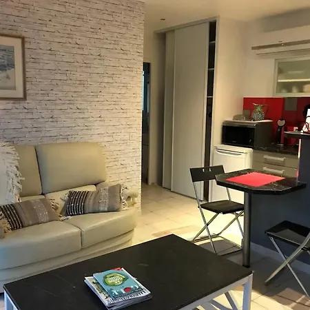 Maison Agreable Avec Piscine A Entre-vignes *