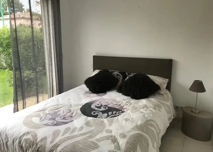 Maison Agreable Avec Piscine A Entre-vignes