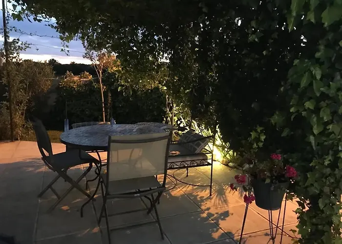 Maison Agreable Avec Piscine A Entre-vignes *